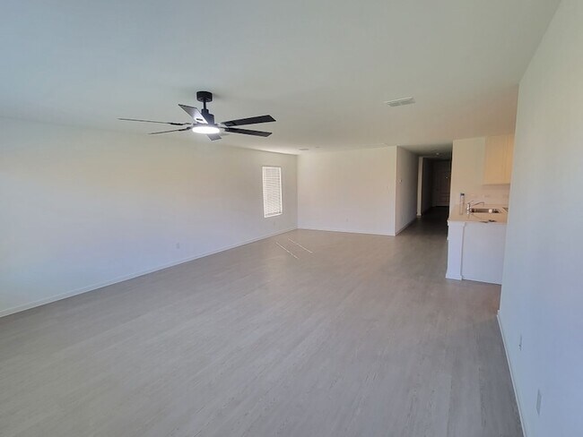 Building Photo - 1612 Parlier St