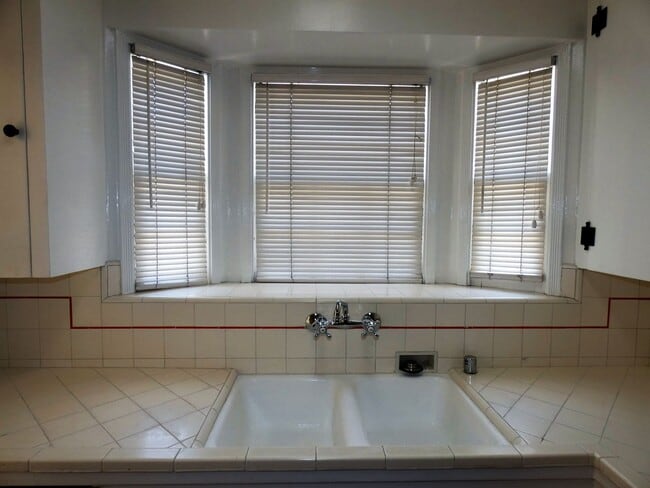 Building Photo - *Available NOW in Whittier!*