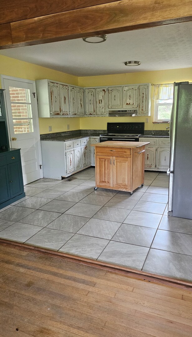 Building Photo - 3 Bedroom 2 Bath Single Family Home.