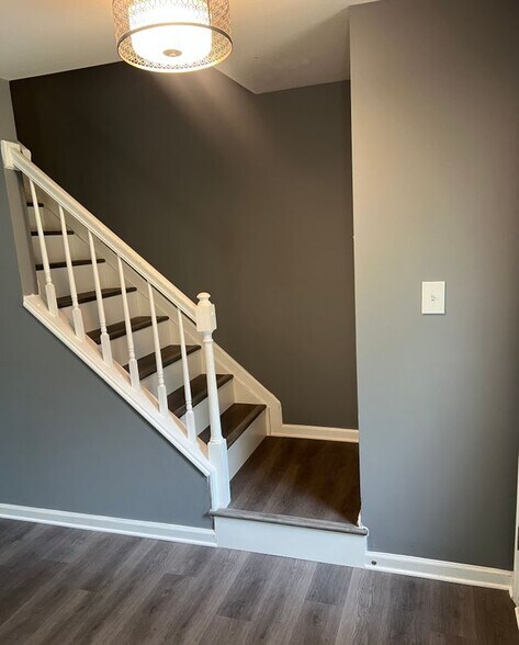 Building Photo - 2263 Prince of Wales Ct