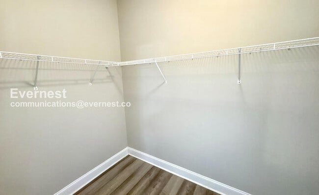 Building Photo - 130 Shrewsberry Dr