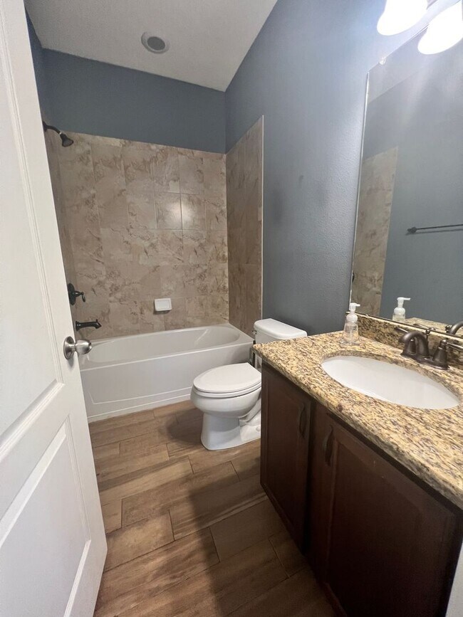 Building Photo - 4/3/2 HOME IN EDINA GARDEN OF EDEN