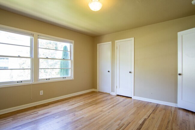 Building Photo - In the Heart of NW-Mid-Century 2Bdr Lives ...