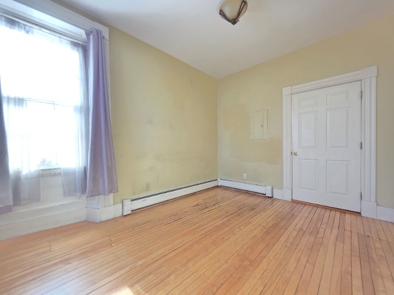 Building Photo - 128 Hammond St