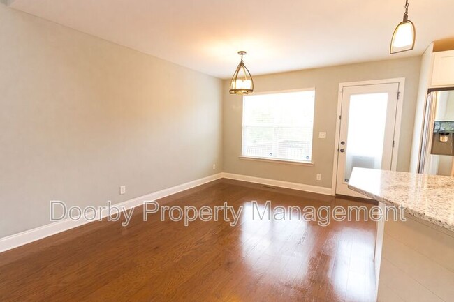 Building Photo - 4436 Oakwood Dr