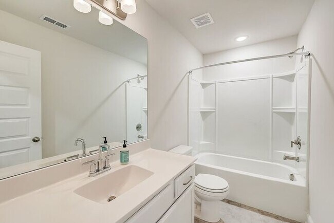 Building Photo - 1001 Lifford Ln