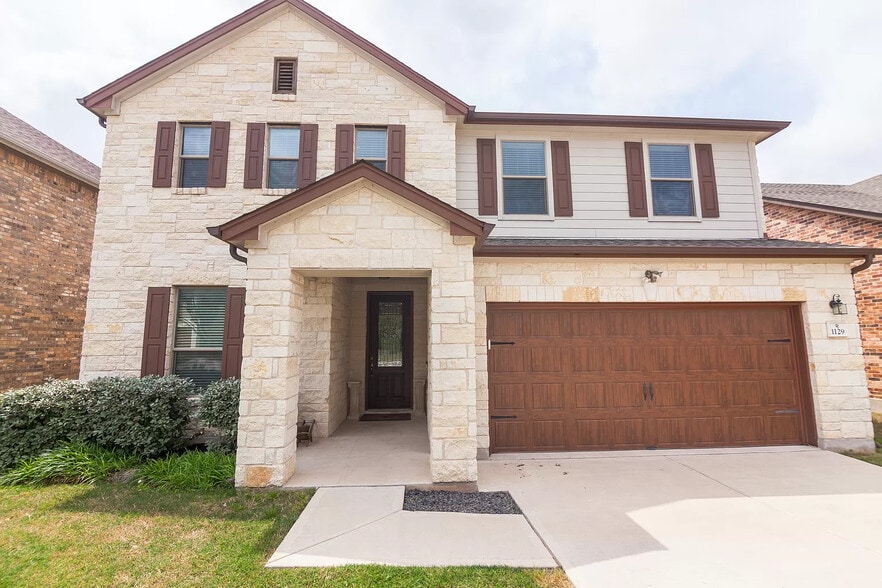 Building Photo - Room in House on Calla Lily Boulevard