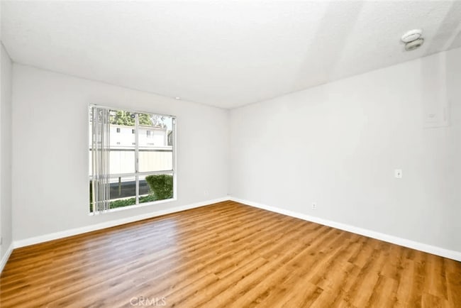 Building Photo - 2805