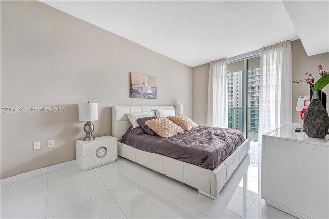 Building Photo - 250 Sunny Isles Blvd