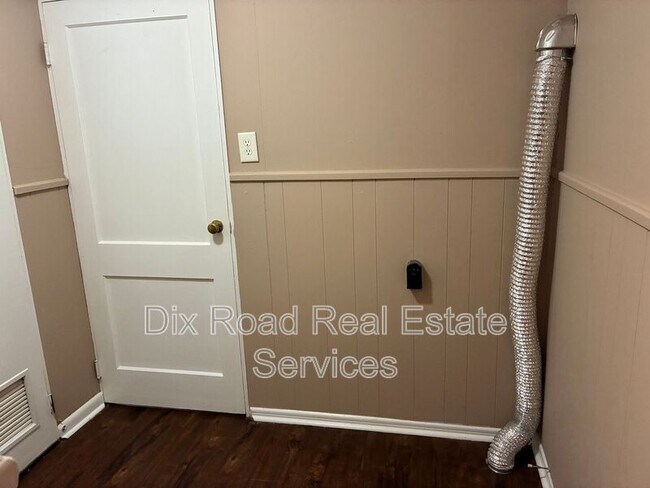 Building Photo - 1003 Sorg Pl