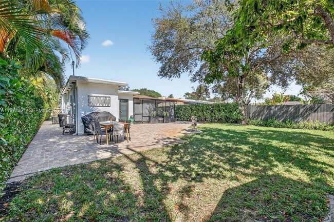 Building Photo - 252 SW 23rd St