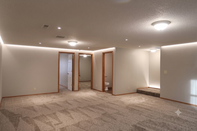 Building Photo - Beautiful and Spacious 4 Bedroom