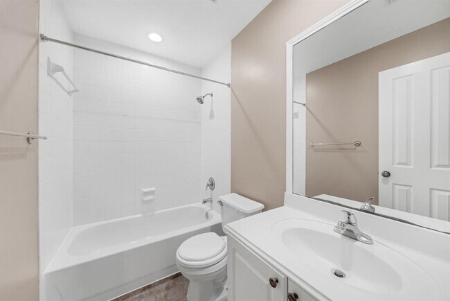 Building Photo - 14 Scarlet Woods Ct