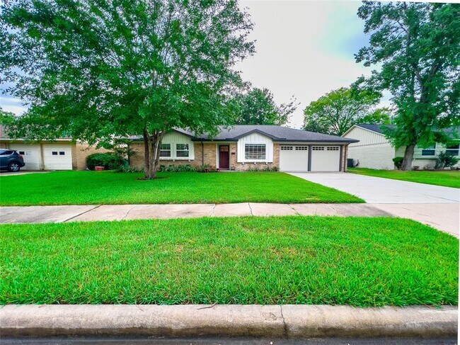Building Photo - 5923 Dawnridge Dr