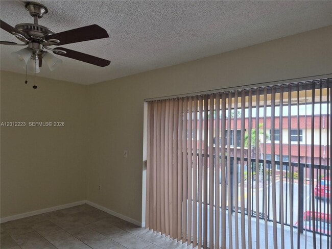 Building Photo - 6528 SW 41st Ct
