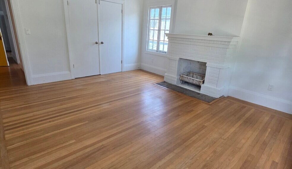 Building Photo - 2720 College Ave