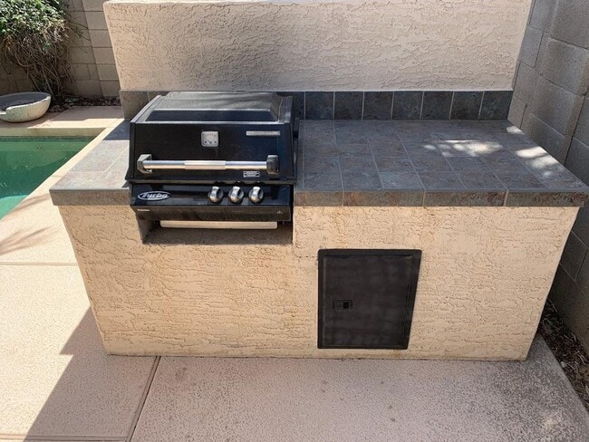 Building Photo - 14641 W Hearn Rd