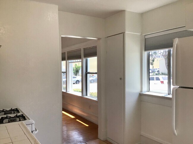 Building Photo - 1BD 1BA Point Loma Apartment - Hardwood Fl...