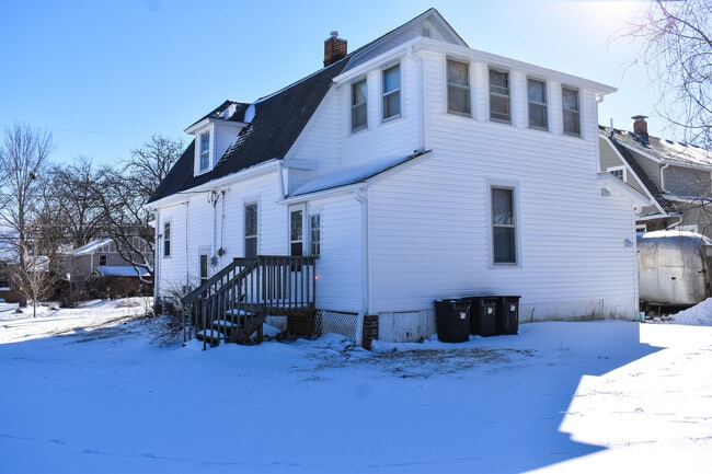 Building Photo - 21 Anderson Ave