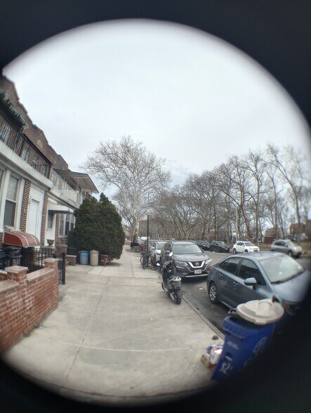 Building Photo - 533 66th St