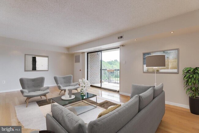 Building Photo - 200 N Pickett St