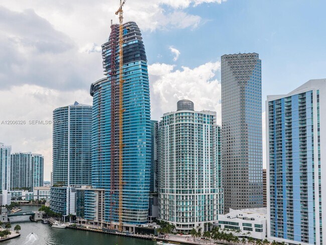 Building Photo - 888 Brickell Key Dr