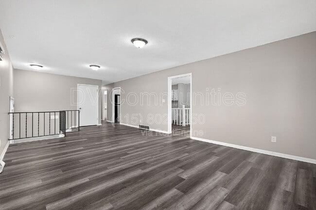 Building Photo - 4835 Almont Dr