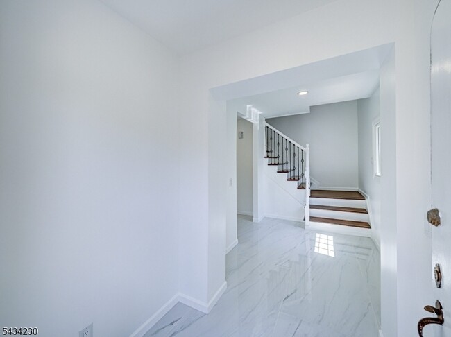 Building Photo - 217 Heywood Ave