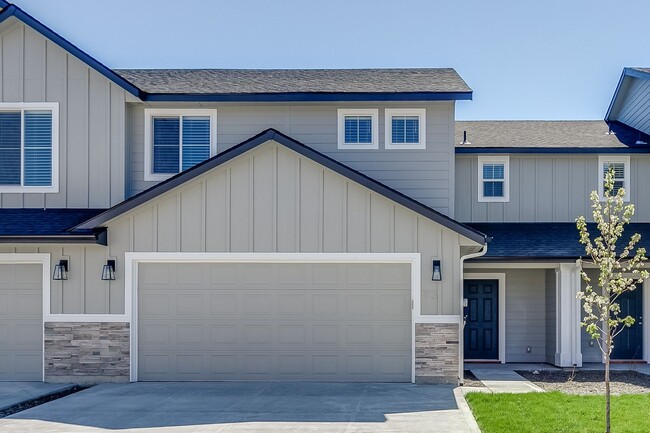 Primary Photo - Beautiful 3 Bedroom Townhome for Lease!