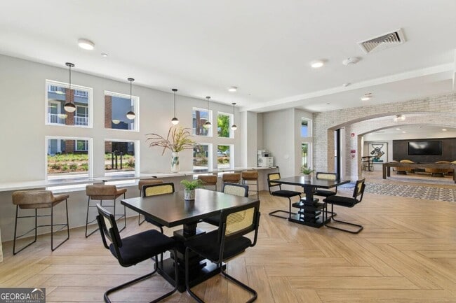 Building Photo - 550 Webb Gin House Rd