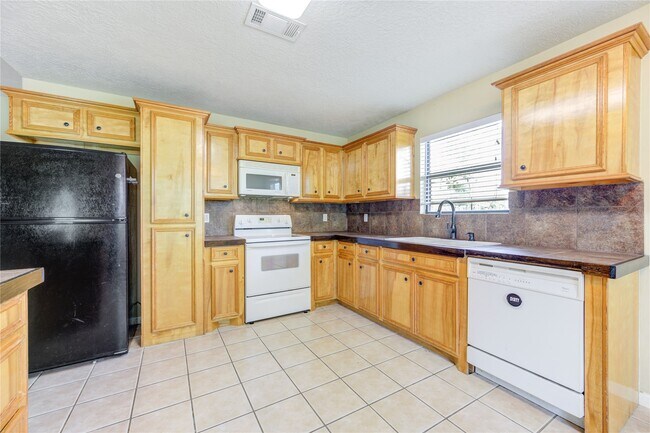 Building Photo - 9550 Thousand Oaks Loop