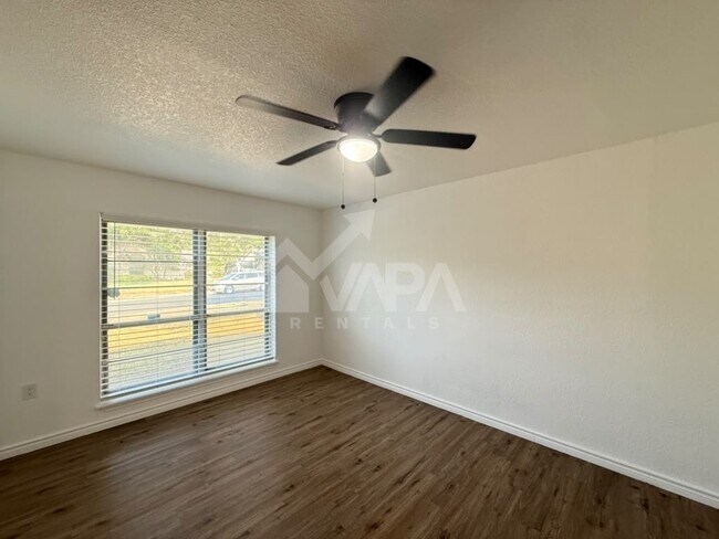 Building Photo - 4322 Las Cruces St