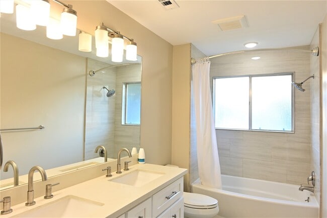 Building Photo - 2339 Bent River Dr