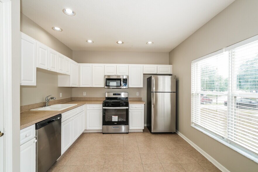 Building Photo - 3202 Shamrock Park Pl