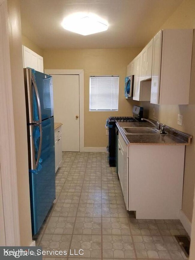 Building Photo - 3 br, 1 bath House - 1 N. Ellamont Street