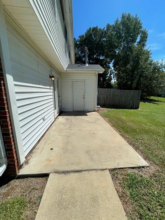 Building Photo - 3 Bedroom 2.5 Bath Townhome Located in Fountain Inn!!! Just minutes from the Downtown Area!