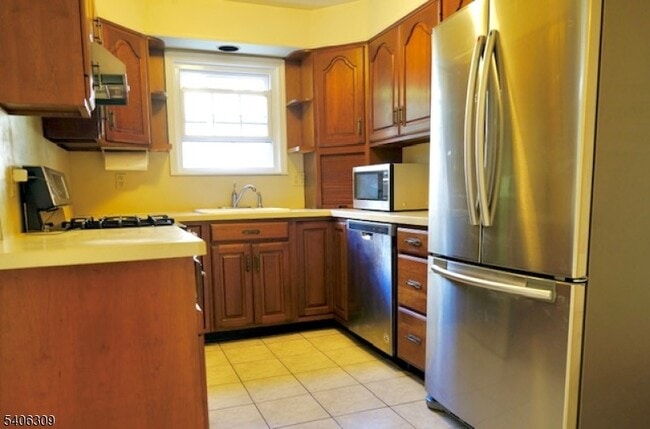 Building Photo - 17 Wellington Rd