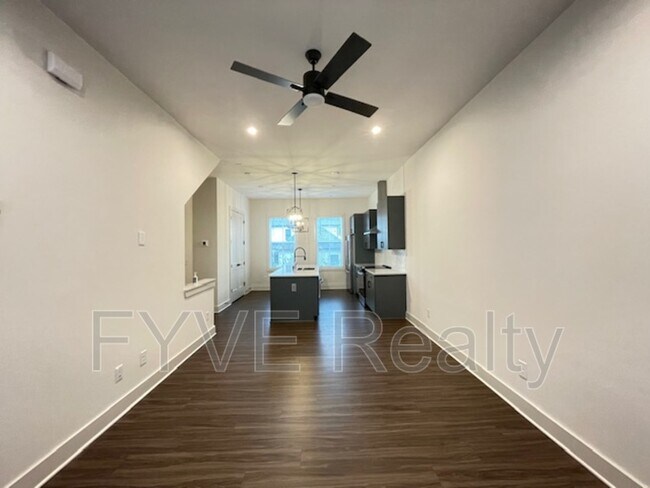 Building Photo - 194 Chestnut Cir