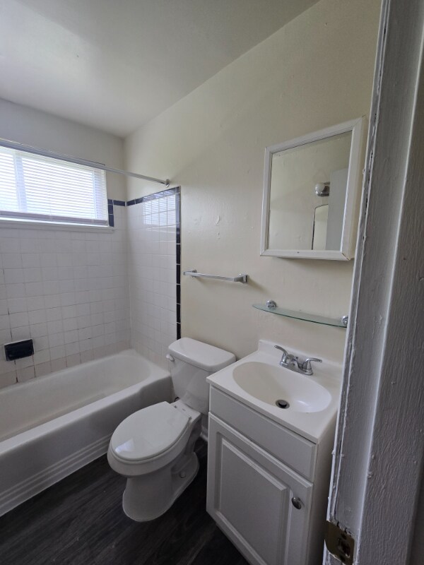 Building Photo - 3206 Ellwood Ave