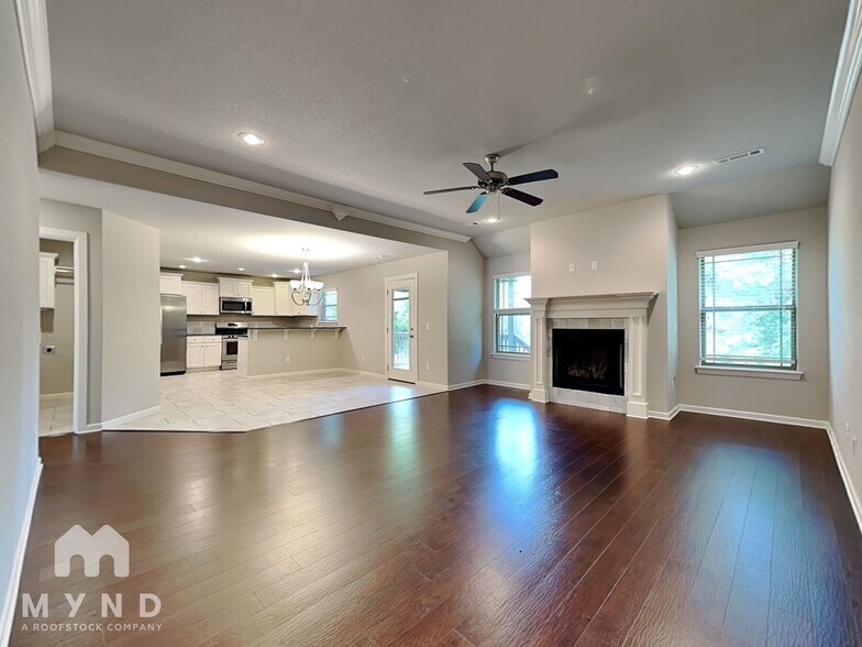 Building Photo - 2150 Hunter Dr