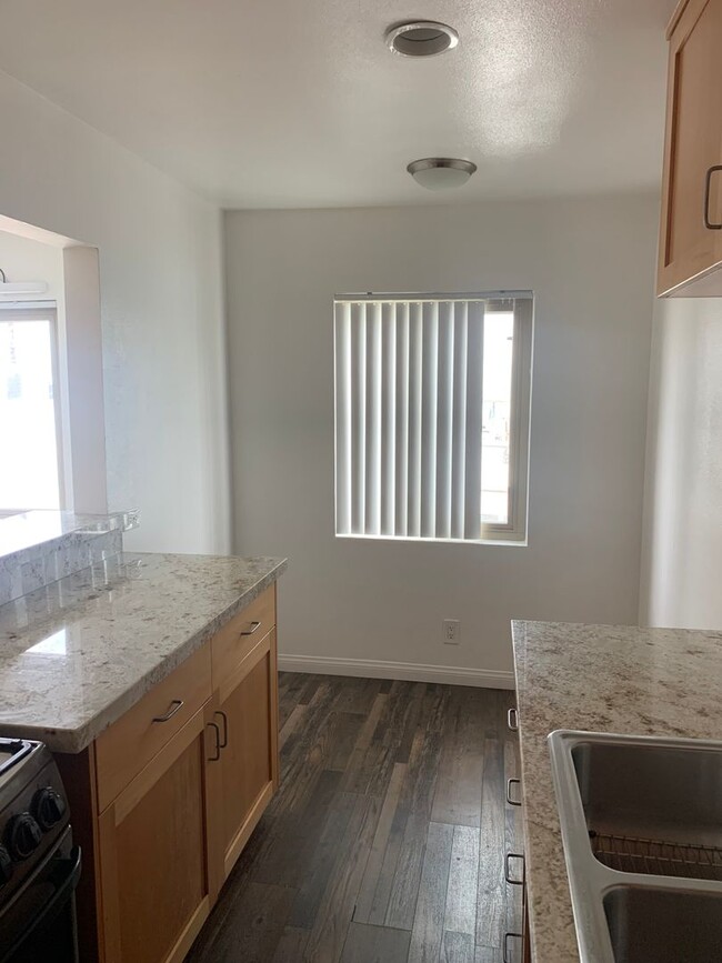 Building Photo - Live Your Best Life in the Heart of Hillcrest: Stylish One-Bedroom Suite Awaits You!