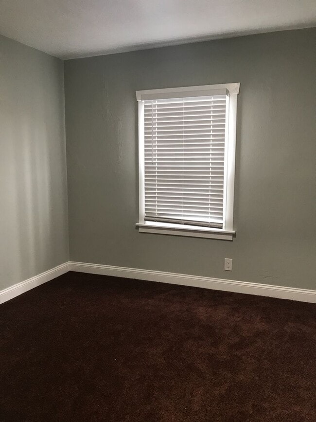 Building Photo - 2 bedroom House in Oakland - Coming soon!