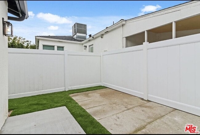 Building Photo - 6321 Camellia Ave