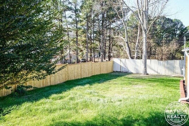 Building Photo - 429 N Main St