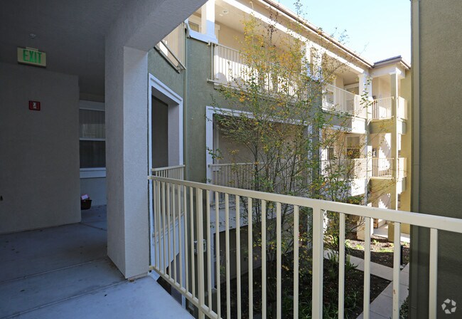 Building Photo - Villas at Monterosso