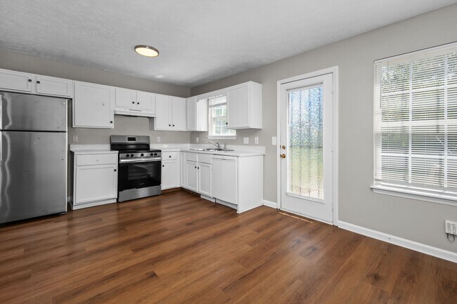 Building Photo - 2320 Willowbrook Dr