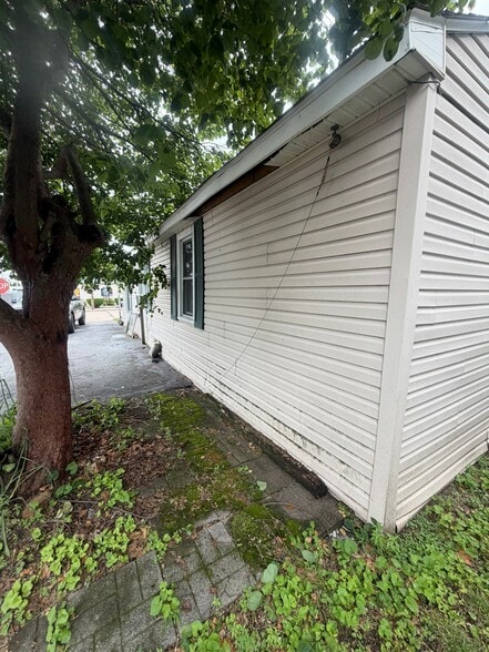 Building Photo - 707 N Delmar Ave