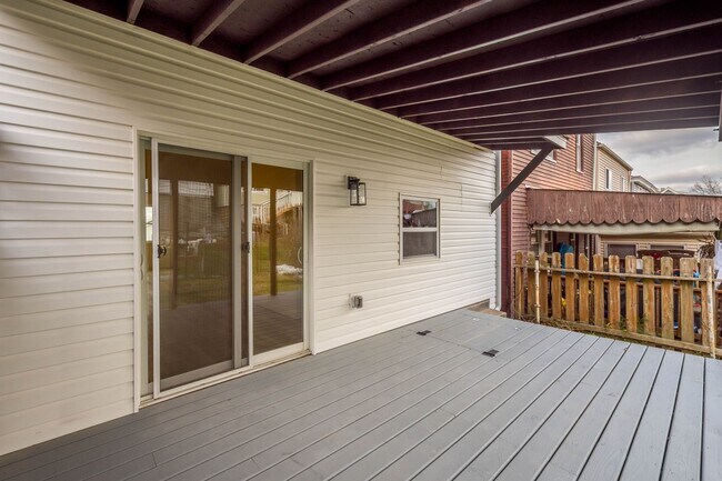 Building Photo - READY FOR MOVE IN! STUNNING 4-bedroom in Greenfield!