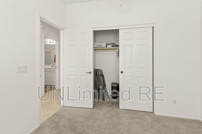 Building Photo - 7889 N Music Mountain Ln