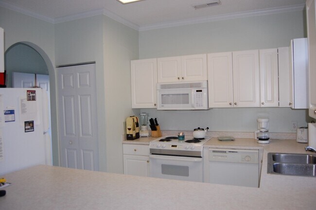 Building Photo - 4231 Hibiscus Dr